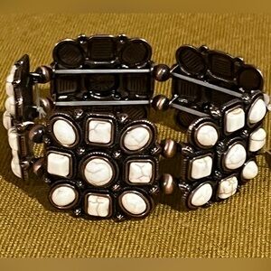 Tipi Off-White Stone Stretch Bracelet